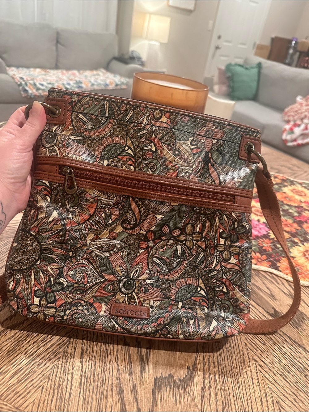 Sakroots Artist Circle Flat Crossbody Bag Zip Adjustable Sienna Spirit Desert
